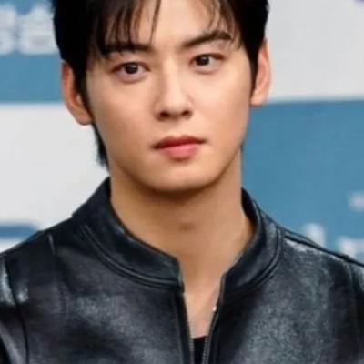 ASTRO’s Cha Eunwoo Refused To Let A Sasaeng Ruin His Live Broadcast