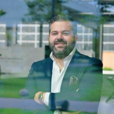 Bevlogen netwerker en conceptueel denker Wisse Stenchlak over zijn (werk)geluk Bevlogen netwerker en conceptueel denker Wisse Stenchlak over zijn (werk)geluk