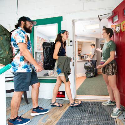 Conway, NH - CoHo: Conway Hostel - Go Solo, Leave With Friends