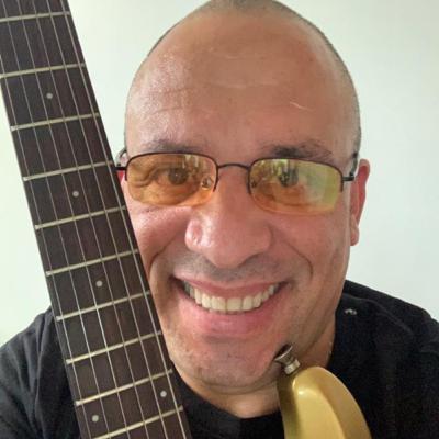 “Eu tive um sonho que tocava violão numa praça e os pássaros ficavam ao meu redor...”