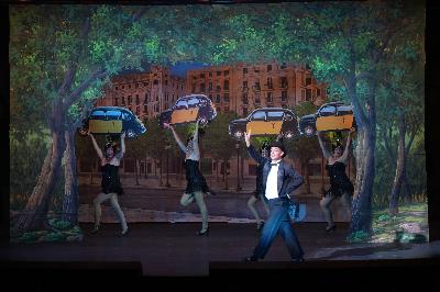 “L’amor venia amb taxi”, el particular musical made in La Cubana que homenatja el teatre d’aficionats