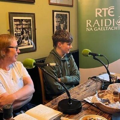 Lúc Mac Gearailt, Treasa Ní Mhainnín, Muireann Nic Gaiolla Rua agus Dara Jauch.