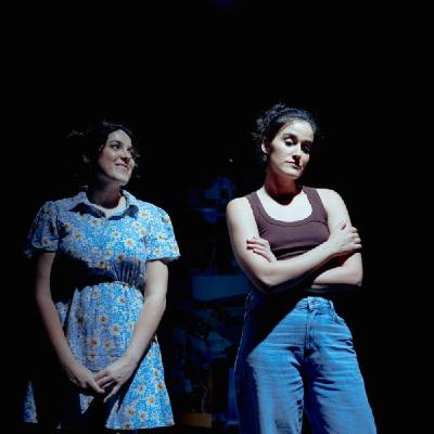Parlem amb Gisela Guitart i Júlia Calçada. 'Dipòsit ple' al Teatre Gaudí Parlem amb Gisela Guitart i Júlia Calçada. 'Dipòsit ple' al Teatre Gaudí