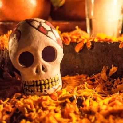 Dia de muertos cementerios y otros espectros
