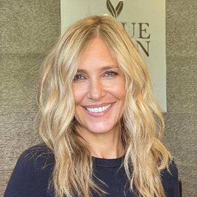 Amada Carlota, Marta Robles