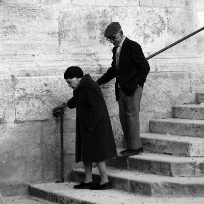 Ho sceso, dandoti il braccio, almeno un milione di scale