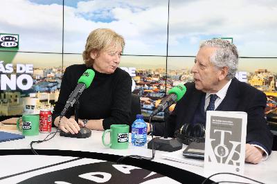 Miguel Ángel Aguilar y Pilar Cernuda recuerdan los últimos días de Franco: "Le decíamos a la policía, 'no somos torturables'" Miguel Ángel Aguilar y Pilar Cernuda recuerdan los últimos días de Franco: "Le decíamos a la policía, 'no somos torturables'"