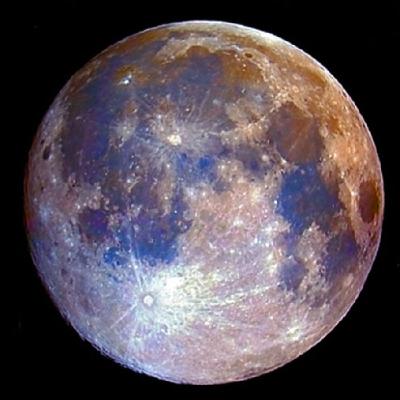 El mapa de ceniza y fuego: un viaje al color de la Luna