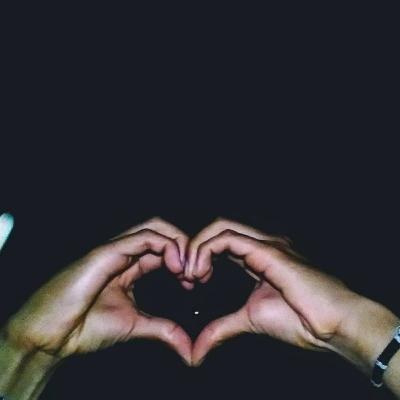 Corazón roto. Alma viva. Corazón roto. Alma viva.