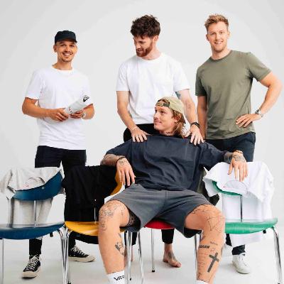 Bare en T-shirt – De 4 musketerer fra løvens hule (genudsendelse) Bare en T-shirt – De 4 musketerer fra løvens hule (genudsendelse)