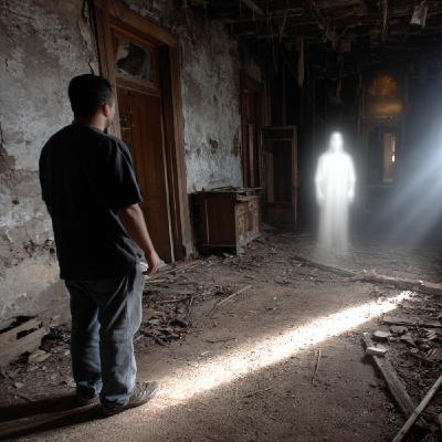 4 DISTURBING ALONE AT NIGHT HORROR STORIES 4 DISTURBING ALONE AT NIGHT HORROR STORIES