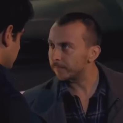 Mecnun, hidayetin otobüsünün önünü kesiyor Mecnun, hidayetin otobüsünün önünü kesiyor