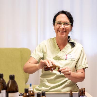 Aromatherapie: Wie Düfte und ätherische Öle in der Pflege helfen Aromatherapie: Wie Düfte und ätherische Öle in der Pflege helfen