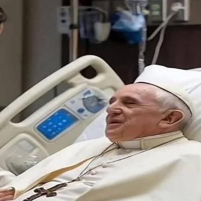 El Papa Francisco está delicado y trabajando desde el hospital