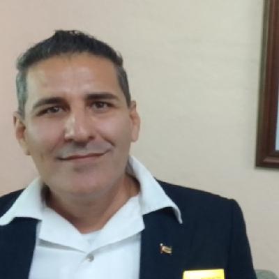 El cienfueguero Camilo y su amor por la profesión de enfermero