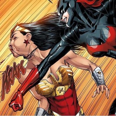 Altamente Ilógico 30. FEMINOSTIAS: Hulka, Batgirl, Batwoman, Pride, Miss Marvel, Lazarus. Y Happy de regalo