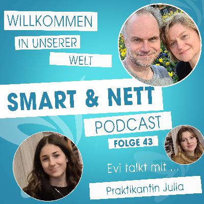 Evi talkt mit Praktikantin Julia Evi talkt mit Praktikantin Julia