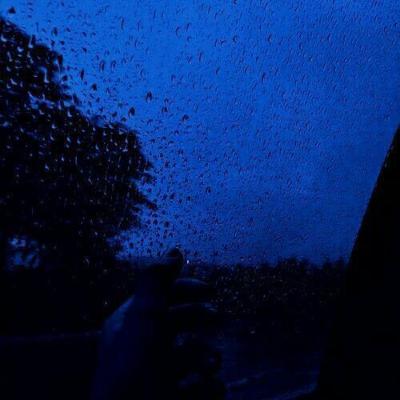 Here's 4 Ways To Stay Postive when you feel overwhelmed. Here's 4 Ways To Stay Postive when you feel overwhelmed.