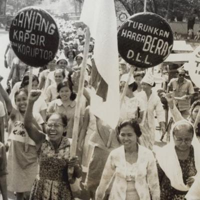 Nenek Temen Gue adalah Anggota Organisasi Rahasia yang Berbahaya