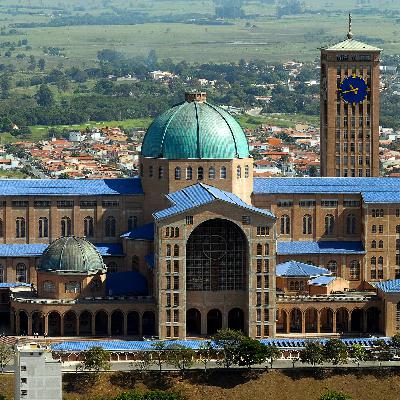 Multidão de fiéis visita Santuário Nacional de Aparecida; Alckmin e Kassab participam de celebrações