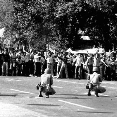 S8 Ep313: Guest: Jonathan Schanzer. Intense protests in Iran, sparked by decades of mismanagement, have led to a violent crackdown by the regime. Schanzer highlights that these demonstrations are uniquely supported by President Trump's rhetoric. Reza Pahlavi has em