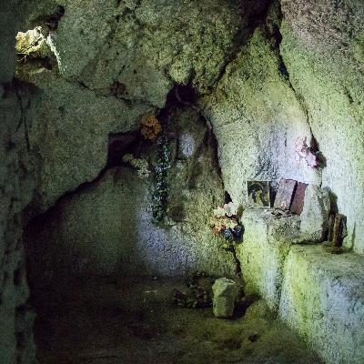 Печера відлюдника у заповіднику «Медобори» // Містичні місця Подільських Товтр Печера відлюдника у заповіднику «Медобори» // Містичні місця Подільських Товтр