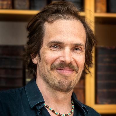 Musiker og journalist Kristian Leth læser tegneserier Musiker og journalist Kristian Leth læser tegneserier