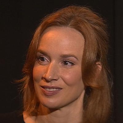 .pod lampou s Táňou Pauhofovou: Svet vedú zranení ľudia. Bojím sa vojny, ale chránim si svoj svet