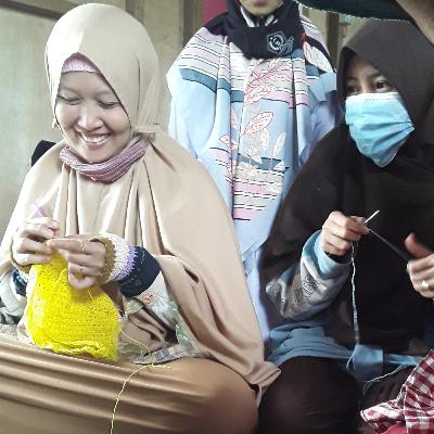 Manfaat merajut untuk kesehatan?! Emang ada?! Ada doooong...