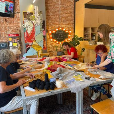 Clubhuis 16: Wandkleed maken over Slavernijverleden