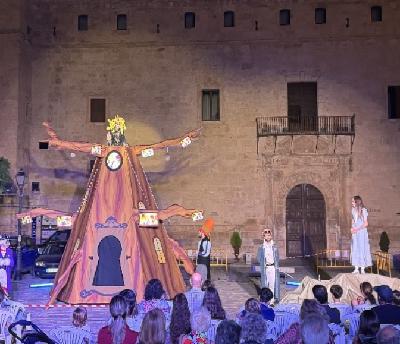 Entrevista a Carmen del Río, presidenta de la asociación 'Debajo del Olmo' en Tébar Entrevista a Carmen del Río, presidenta de la asociación 'Debajo del Olmo' en Tébar