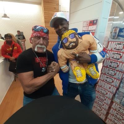 HULK HOGAN LIVE @ PIGGLY WIGGLY 1/2 | THE MANWICH SHOW