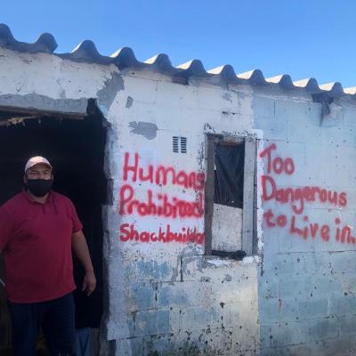Net 'n bietjie privaatheid vir my dogtertjie: Die drome van backyard dweller Net 'n bietjie privaatheid vir my dogtertjie: Die drome van backyard dweller