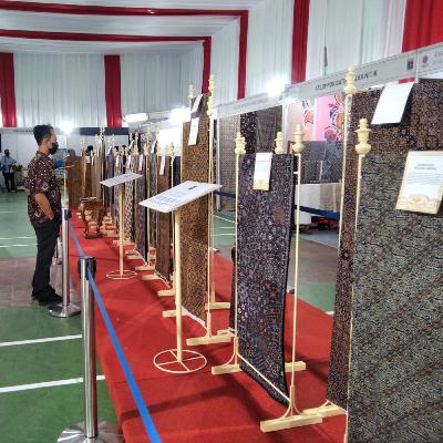 Batik Nitik Simbol Perlawanan yang Berbeda dari Jogja Batik Nitik Simbol Perlawanan yang Berbeda dari Jogja