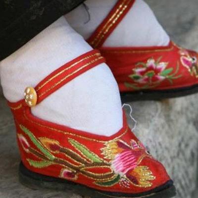 هل سمعت من قبل عن عادة طي الأقدام في الصين؟