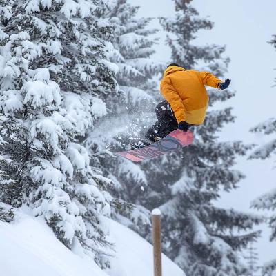 E33 对话比利白:滑雪、生意与未完成的理想——他在没雪的城市,开了一家滑雪空间 E33 对话比利白:滑雪、生意与未完成的理想——他在没雪的城市,开了一家滑雪空间