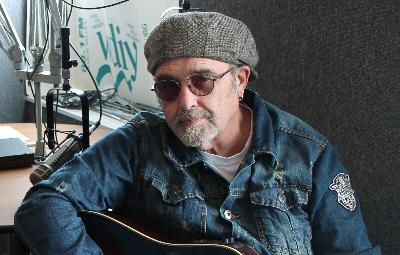 WDIY Studio Session: Steve Brosky