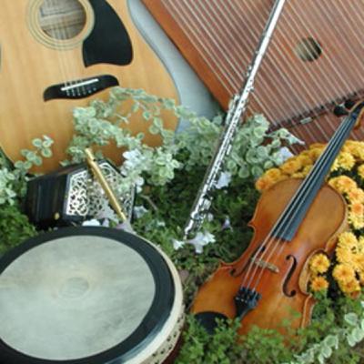 Luis Remedios con Rakú_ 'Isla errante'. Luis Remedios con Rakú_ 'Isla errante'.