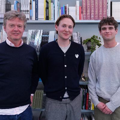 17 afsnit marts 2026: De unge, fremadstormende gallerister Isaak Fangel (1. del)