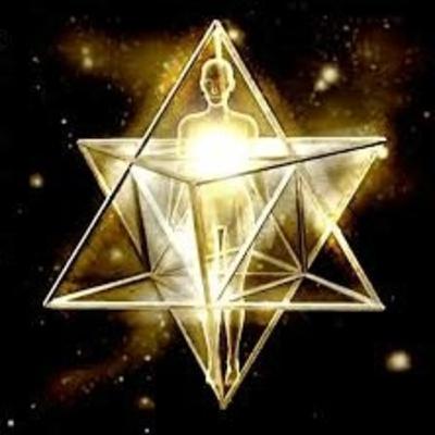 Reflexões sobre o Eclipse Lunar e a influência da carta de Tarô da Grande Sacerdotisa.