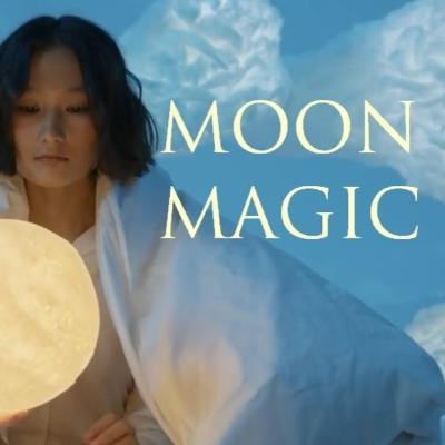 Moon Magic: Holistic healing - mind body spirit - with the Moon Moon Magic: Holistic healing - mind body spirit - with the Moon
