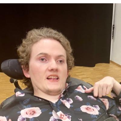 ODD-POD #41 Elsk meg for faen! Henrik Thoresen har CP og sitter i rullesto, men det hindrer han ikke i og vøre aktiv skuespiller og foredragsholder.