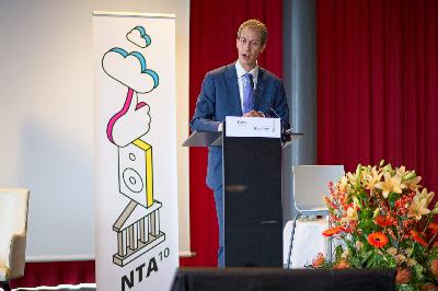 VI.Staat, Digitalisierung, Kultur: Herausforderung für die Kulturförderung. Vortrag von Yves Fischer, Stv. Direktor Bundesamt für Kultur. NTA 10 in Bern.