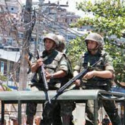 Canção militar Invasão do complexo do alemão - deixa o fuzil cantar Pah-Pum Canção militar Invasão do complexo do alemão - deixa o fuzil cantar Pah-Pum