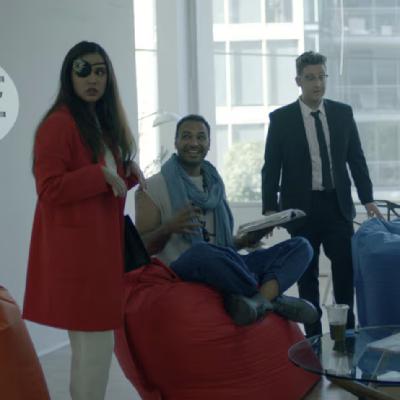 Street Fest Amulet - The Magicians S04E01 - A Flock of Lost Birds