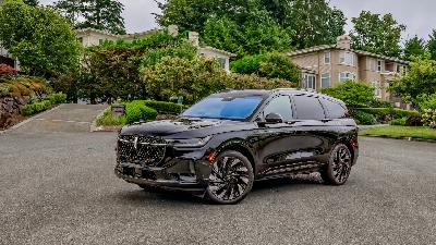 The New 2024 Lincoln Nautilus is More Than Just a Huge Screen