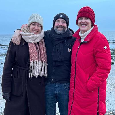 #23 De Binnenkamer vanaf Vlieland met gast Julia Wouters: over politieke boeken, lunchen in de Tweede Kamer en een grote dikke Zilvermeeuw!