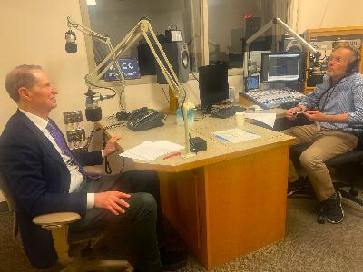 Senatorial searing: Wyden calls for RFK ouster Senatorial searing: Wyden calls for RFK ouster