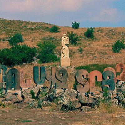 Başkalarının bilmediği bir dili öğrenmek üzere okula gitmek