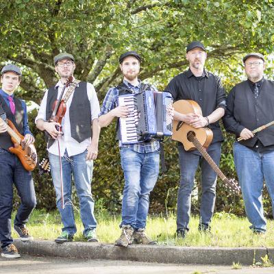 15: Why does the 5 Piece Folk-Rock Band 'The Muckers' Have Blended Influences.
